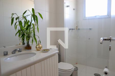 Apartamento à venda com 245m², 4 quartos e 4 vagas Apartamento à venda com 245m², 4 quartos e 4 vagasBanheiro da Suíte 3