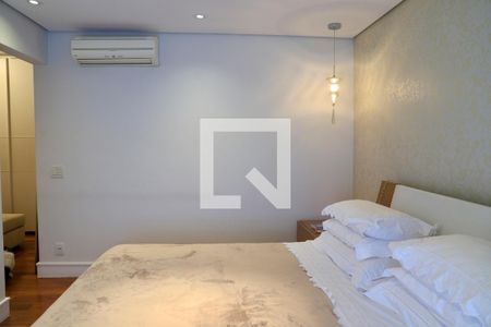 Apartamento à venda com 245m², 4 quartos e 4 vagas Apartamento à venda com 245m², 4 quartos e 4 vagasSuíte Master