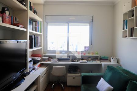 Apartamento à venda com 245m², 4 quartos e 4 vagas Apartamento à venda com 245m², 4 quartos e 4 vagasSuíte 3