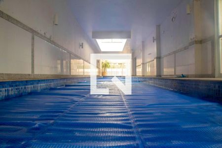 Apartamento à venda com 245m², 4 quartos e 4 vagas Apartamento à venda com 245m², 4 quartos e 4 vagasÁrea comum - Piscina