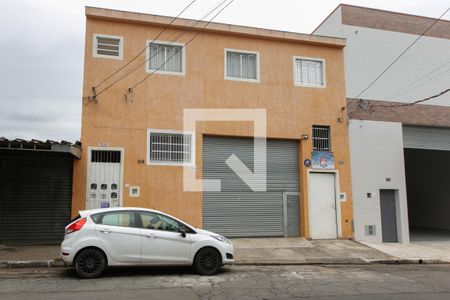 Fachada  de casa para alugar com 1 quarto, 80m² em Parque Guarani, São Paulo