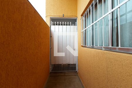 Entrada  de casa para alugar com 1 quarto, 80m² em Parque Guarani, São Paulo