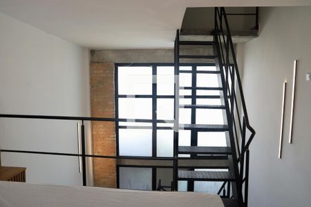 Casa de condomínio para alugar com 48m², 1 quarto e sem vaga Casa de condomínio para alugar com 48m², 1 quarto e sem vagaEscada Quarto