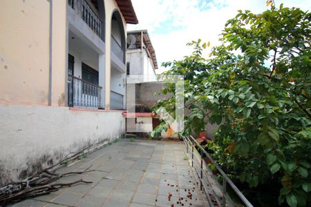 Casa à venda com 200m², 5 quartos e 2 vagasQuintal