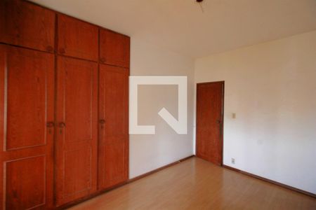 Casa à venda com 200m², 5 quartos e 2 vagasQuarto 4