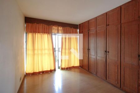 Casa à venda com 200m², 5 quartos e 2 vagasSuíte