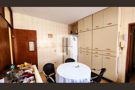 Casa à venda com 350m², 4 quartos e 6 vagas Casa à venda com 350m², 4 quartos e 6 vagasCozinha