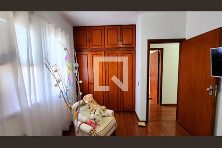 Casa à venda com 350m², 4 quartos e 6 vagas Casa à venda com 350m², 4 quartos e 6 vagasQuarto 3