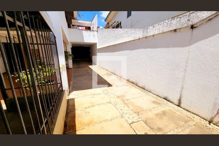 Casa à venda com 350m², 4 quartos e 6 vagas Casa à venda com 350m², 4 quartos e 6 vagasQuintal
