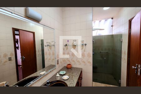 Casa à venda com 350m², 4 quartos e 6 vagas Casa à venda com 350m², 4 quartos e 6 vagasBanheiro