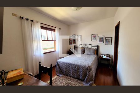 Casa à venda com 350m², 4 quartos e 6 vagas Casa à venda com 350m², 4 quartos e 6 vagasQuarto 4 - Suíte