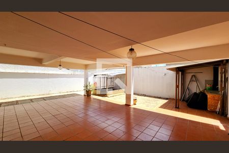 Casa à venda com 350m², 4 quartos e 6 vagas Casa à venda com 350m², 4 quartos e 6 vagasGaragem