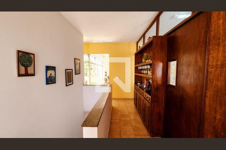 Casa à venda com 350m², 4 quartos e 6 vagas Casa à venda com 350m², 4 quartos e 6 vagasCorredor