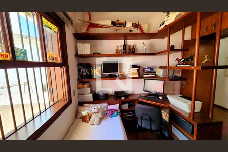 Casa à venda com 350m², 4 quartos e 6 vagas Casa à venda com 350m², 4 quartos e 6 vagasQuarto 1