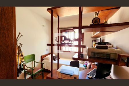 Casa à venda com 350m², 4 quartos e 6 vagas Casa à venda com 350m², 4 quartos e 6 vagasQuarto 1