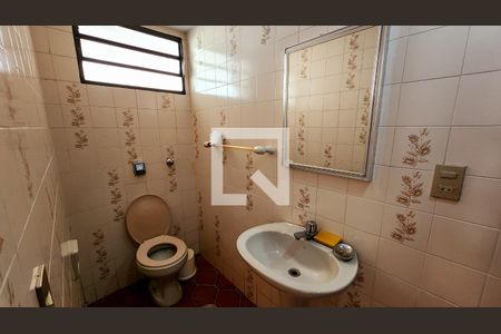 Casa à venda com 350m², 4 quartos e 6 vagas Casa à venda com 350m², 4 quartos e 6 vagasBanheiro Externo