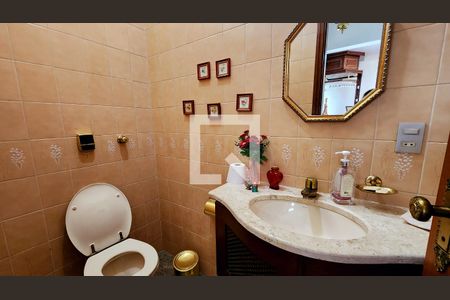 Casa à venda com 350m², 4 quartos e 6 vagas Casa à venda com 350m², 4 quartos e 6 vagasLavabo