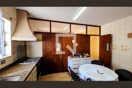 Casa à venda com 350m², 4 quartos e 6 vagas Casa à venda com 350m², 4 quartos e 6 vagasCozinha