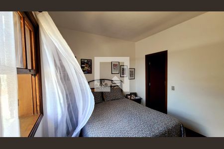 Casa à venda com 350m², 4 quartos e 6 vagas Casa à venda com 350m², 4 quartos e 6 vagasQuarto 4 - Suíte