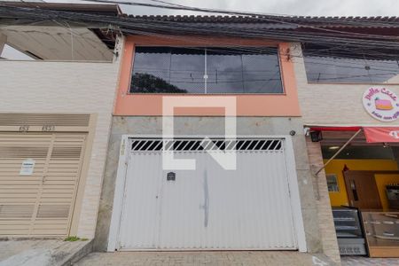 Casa à venda com 244m², 3 quartos e 3 vagas Casa à venda com 244m², 3 quartos e 3 vagasFachada
