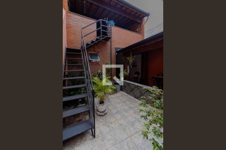 Casa à venda com 244m², 3 quartos e 3 vagas Casa à venda com 244m², 3 quartos e 3 vagasQuintal