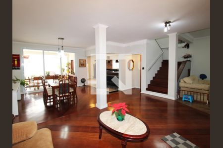 Casa à venda com 280m², 4 quartos e 5 vagasSala