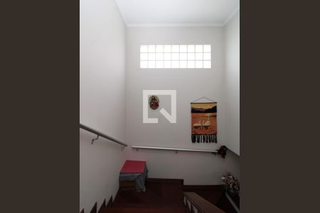 Casa à venda com 280m², 4 quartos e 5 vagasEscada