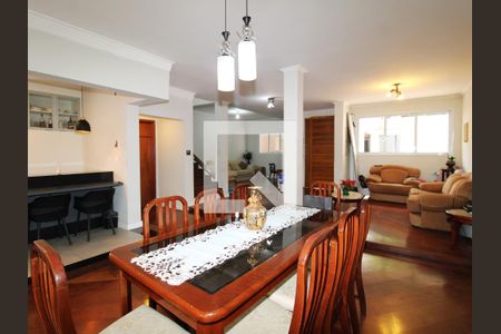 Casa à venda com 280m², 4 quartos e 5 vagasSala