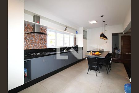 Casa à venda com 280m², 4 quartos e 5 vagasCozinha