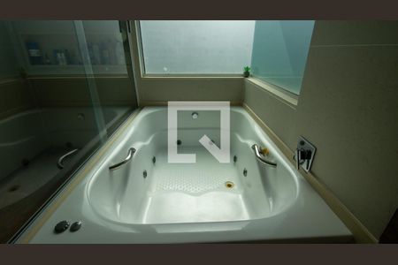 Casa de condomínio à venda com 657m², 5 quartos e 3 vagasBanheiro da Suíte 3