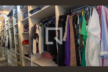 Casa de condomínio à venda com 657m², 5 quartos e 3 vagasCloset da Suíte 1