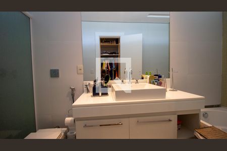 Casa de condomínio à venda com 657m², 5 quartos e 3 vagasBanheiro da Suíte 1