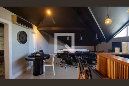 Casa de condomínio à venda com 657m², 5 quartos e 3 vagasSotão