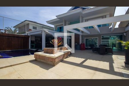 Casa de condomínio à venda com 657m², 5 quartos e 3 vagasQuintal