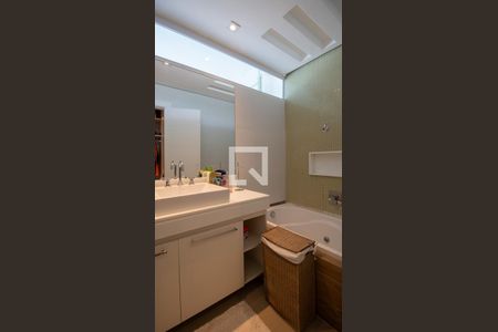 Casa de condomínio à venda com 657m², 5 quartos e 3 vagasBanheiro da Suíte 2