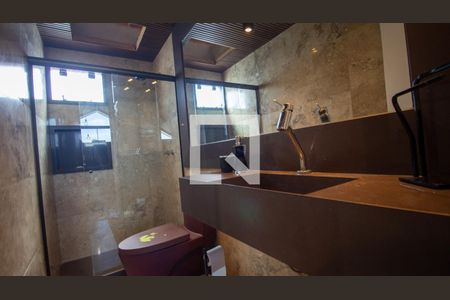 Casa de condomínio à venda com 657m², 5 quartos e 3 vagasBanheiro do Sotão