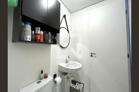 Banheiro  de apartamento para alugar com 1 quarto, 45m² em Vila Mira, São Paulo