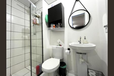 Banheiro  de apartamento para alugar com 1 quarto, 45m² em Vila Mira, São Paulo