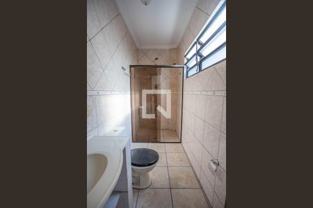 Banheiro 1 de casa à venda com 4 quartos, 330m² em Taboão, Diadema