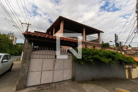 Casa para alugar com 203m², 4 quartos e 2 vagas Casa para alugar com 203m², 4 quartos e 2 vagasFachada