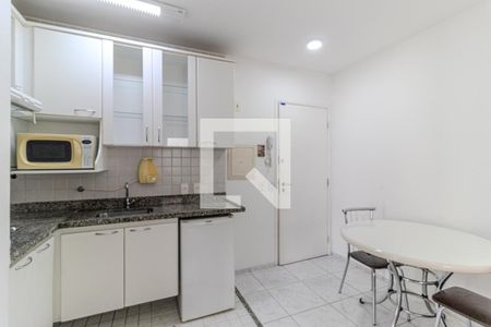 Cozinha de kitnet/studio para alugar com 1 quarto, 28m² em Higienópolis, São Paulo