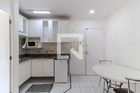 Cozinha de kitnet/studio para alugar com 1 quarto, 28m² em Higienópolis, São Paulo