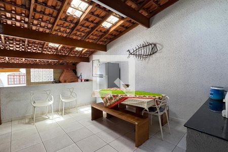 Casa à venda com 180m², 3 quartos e 2 vagasCobertura