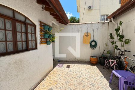 Casa à venda com 180m², 3 quartos e 2 vagasQuintal