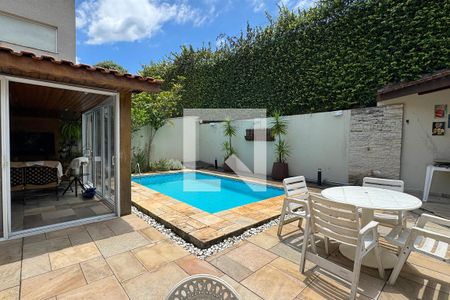 Casa de condomínio à venda com 360m², 4 quartos e 4 vagasPiscina