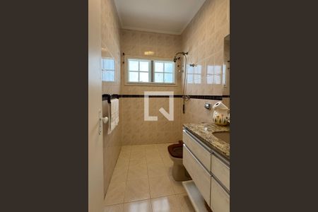 Casa de condomínio à venda com 360m², 4 quartos e 4 vagasBanheiro Corredor