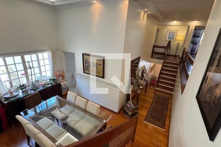 Casa de condomínio à venda com 360m², 4 quartos e 4 vagasEscada