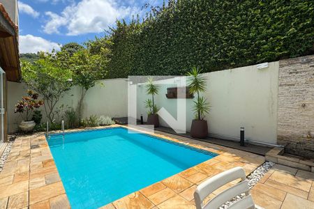 Casa de condomínio à venda com 360m², 4 quartos e 4 vagasPiscina