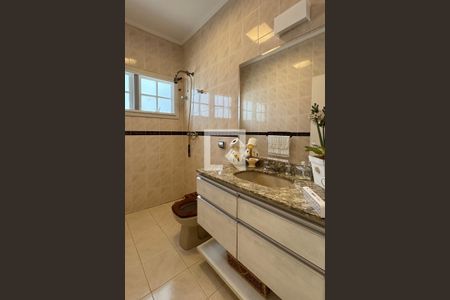 Casa de condomínio à venda com 360m², 4 quartos e 4 vagasBanheiro Corredor