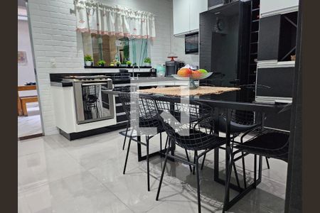 Casa à venda com 104m², 3 quartos e 2 vagasCozinha